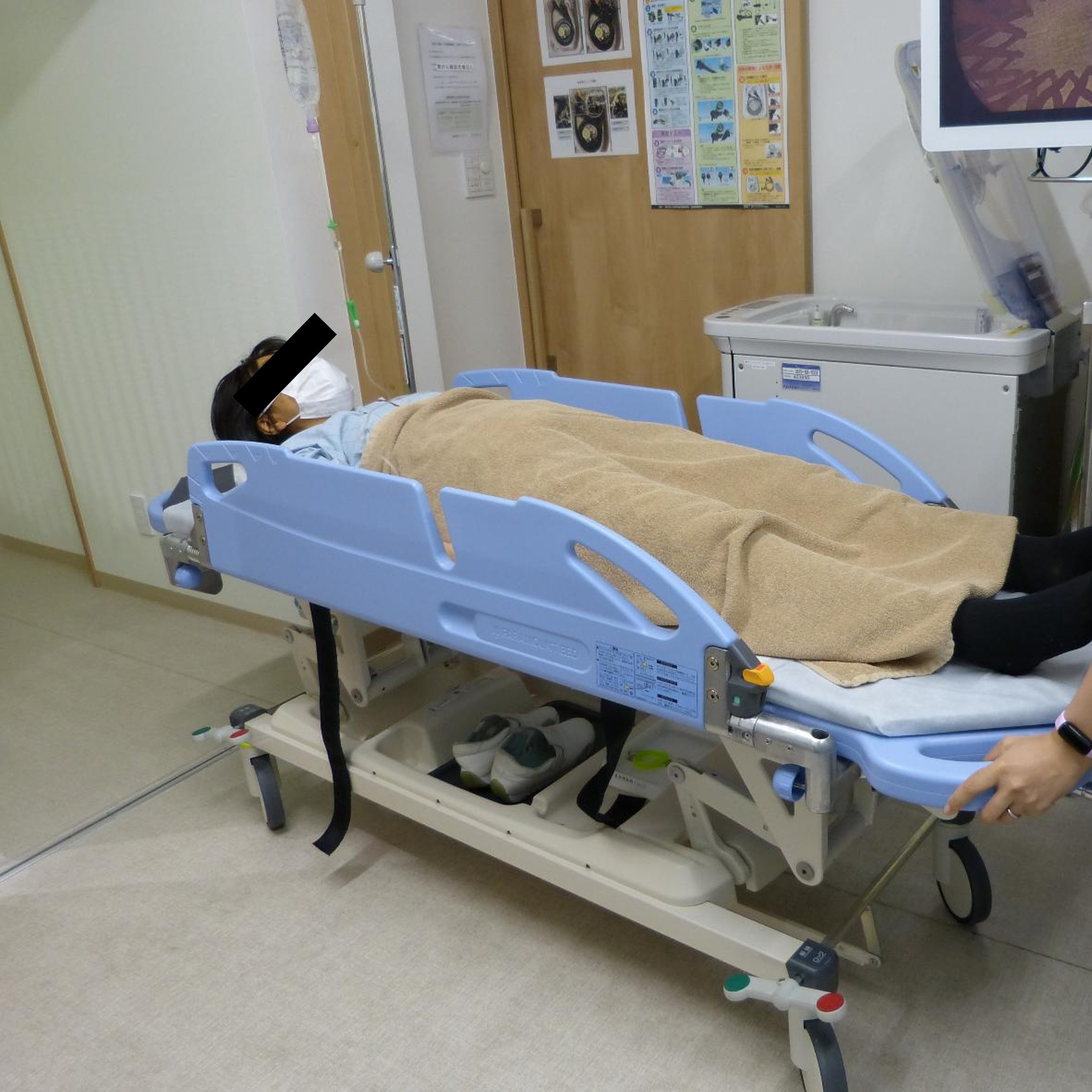 大腸カメラ検査後にベッドのまま移動する様子