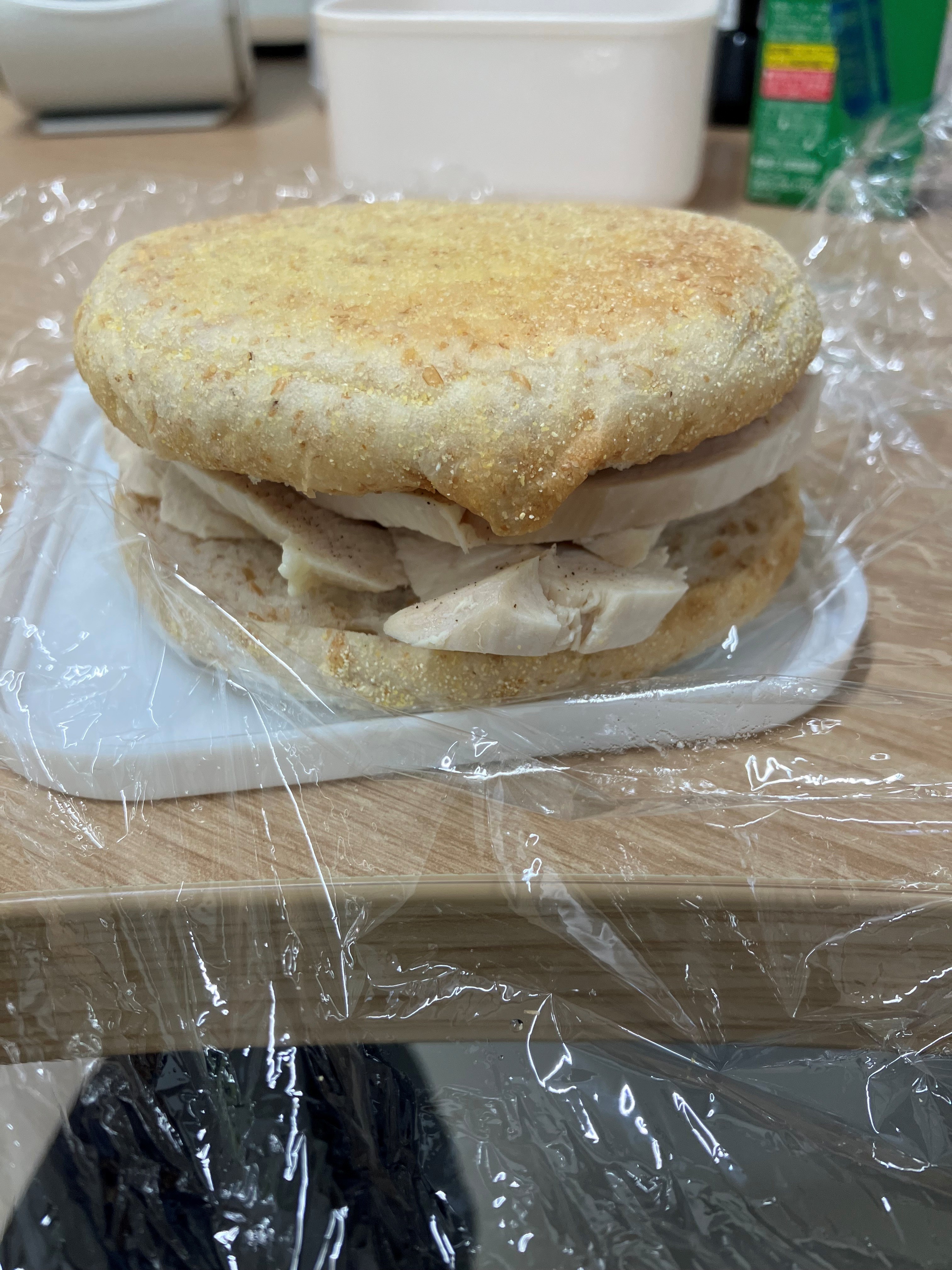 全粒粉マフィン＋鶏むね肉